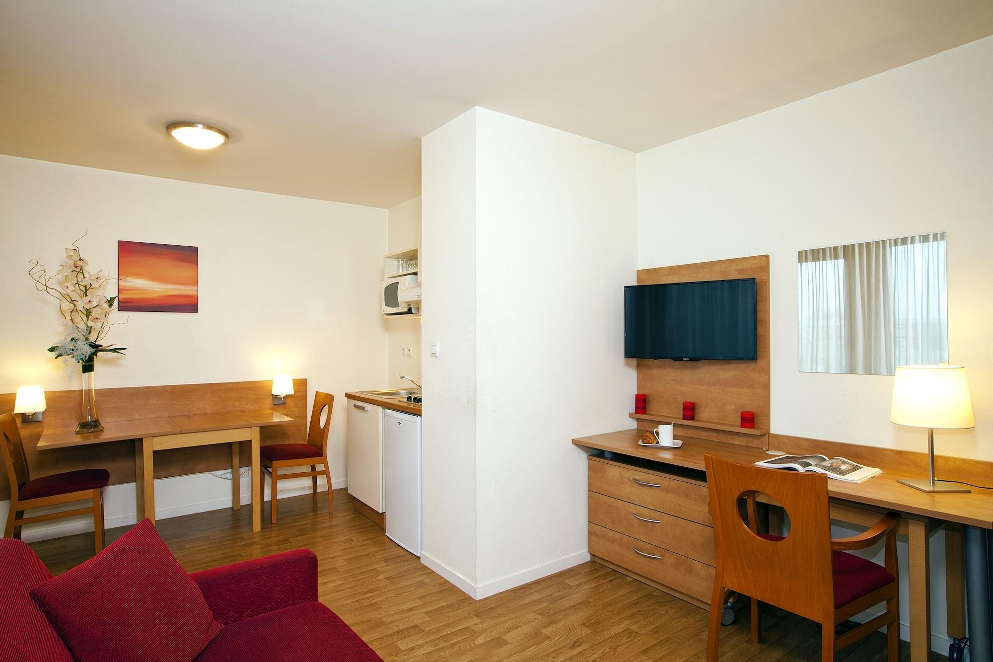 Sejours & Affaires Rennes Villa Camilla Luaran gambar