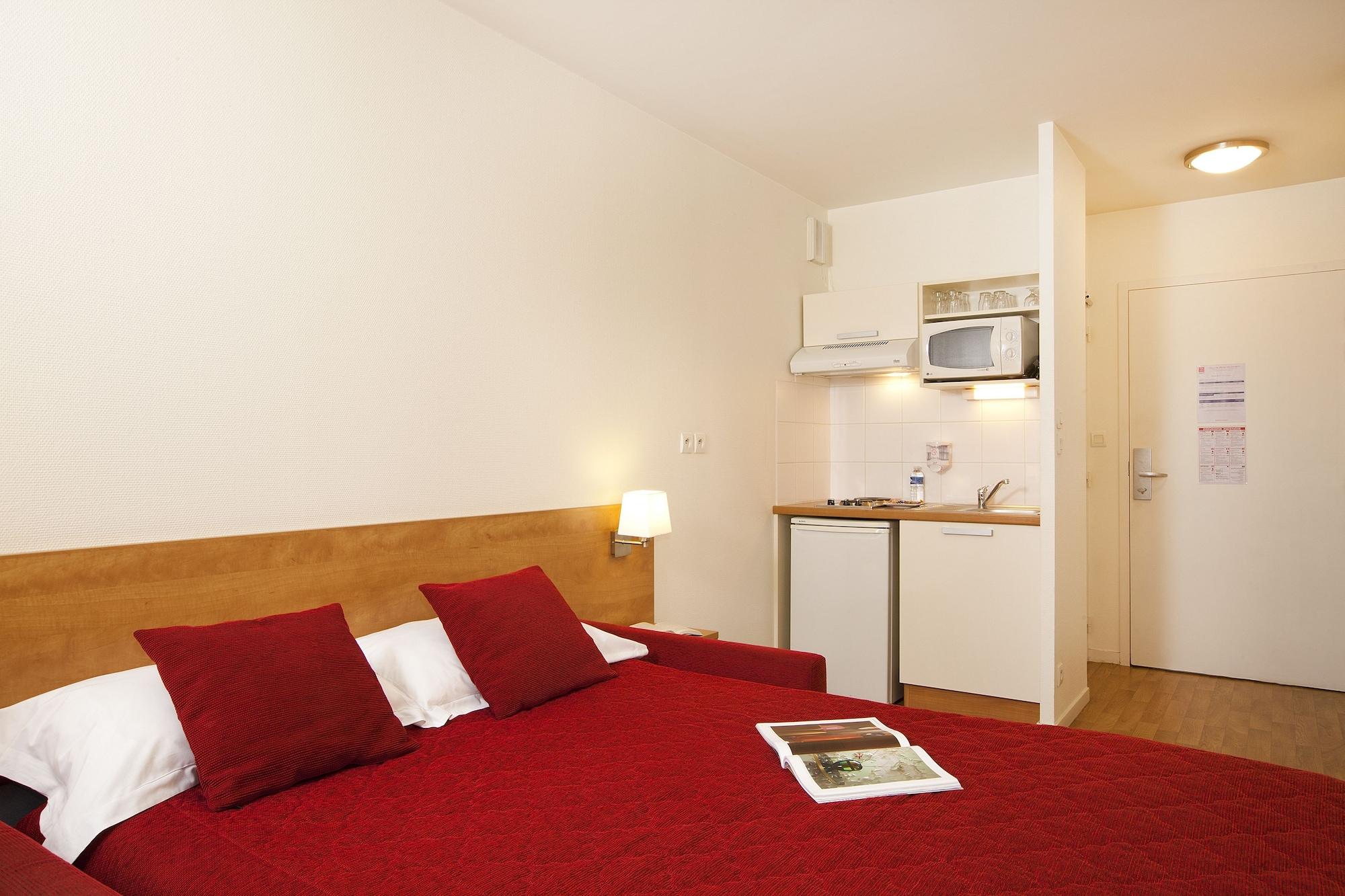 Sejours & Affaires Rennes Villa Camilla Luaran gambar